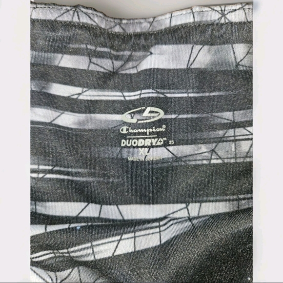 Elevate your activewear game with these Champion striped duadry XL leggings. - Picture 5 of 10